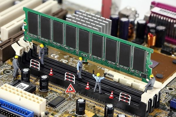 RAM DDR5 – Nền tảng bắt buộc cho máy chủ AI xử lý token lớn và inference cường độ cao